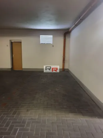 Pronájem garážového stání, Olomouc - Povel, Peškova, 13 m2