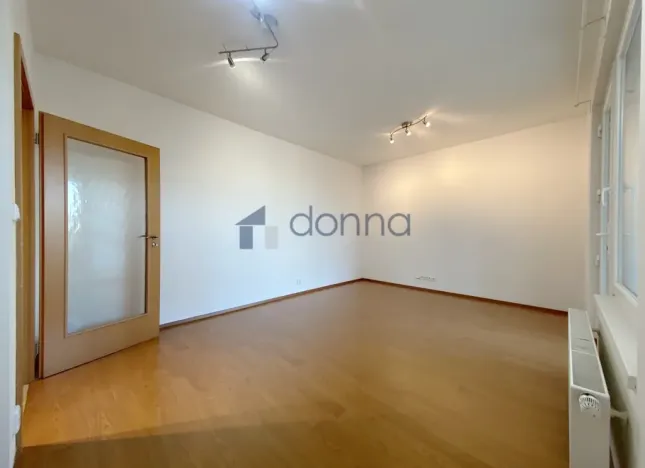 Pronájem bytu 1+1, Praha, Nademlejnská, 35 m2