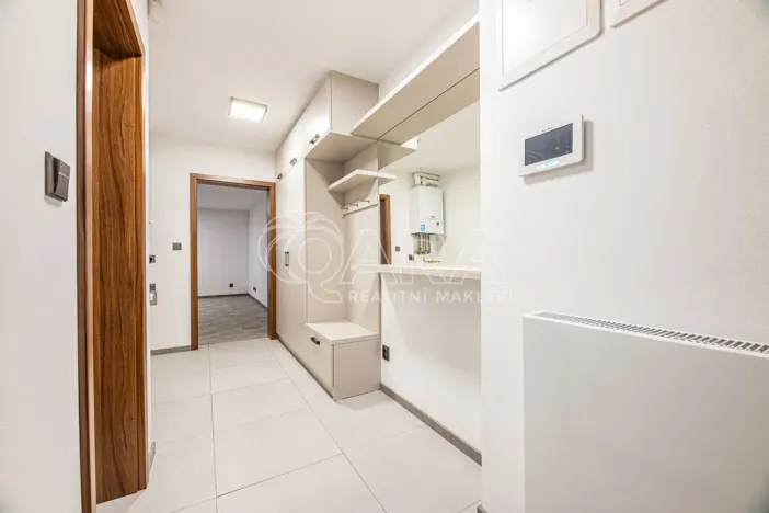 Pronájem bytu 1+kk, Praha, Květnická, 38 m2