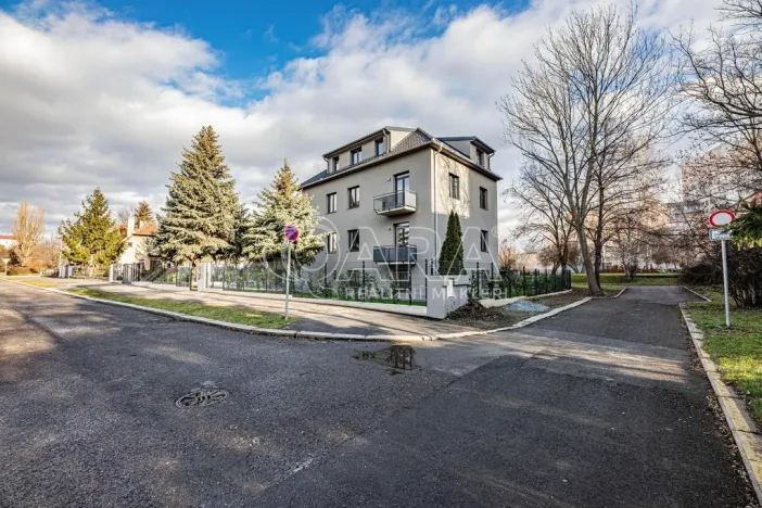 Pronájem bytu 1+kk, Praha, Květnická, 38 m2