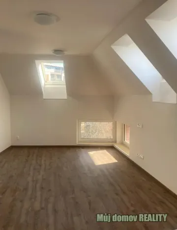 Pronájem bytu 3+kk, Praha - Holešovice, U Uranie, 70 m2