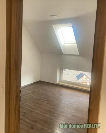 Pronájem bytu 3+kk, Praha - Holešovice, U Uranie, 70 m2