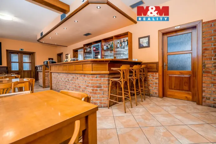 Pronájem restaurace, Praha, Rožnovská, 328 m2