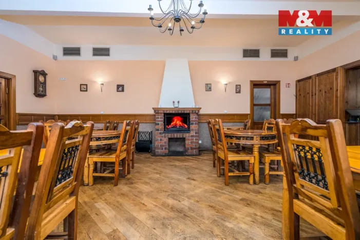 Pronájem restaurace, Praha, Rožnovská, 328 m2