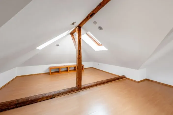 Prodej rodinného domu, Praha - Kobylisy, Sedlecká, 200 m2