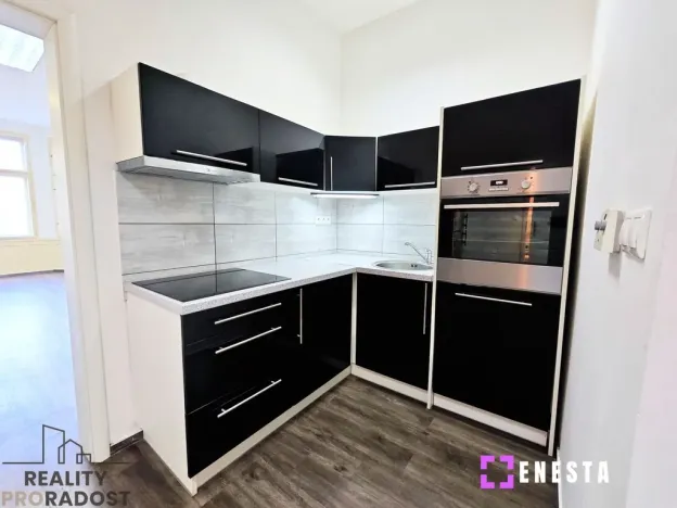 Pronájem bytu 3+1, Praha - Nusle, náměstí Generála Kutlvašra, 100 m2