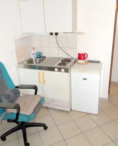 Pronájem komerční nemovitosti, Praha - Vinohrady, Lužická, 18 m2