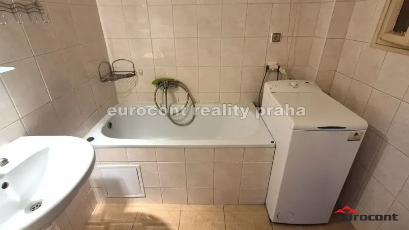 Pronájem bytu 1+kk, Praha - Vršovice, Novgorodská, 30 m2