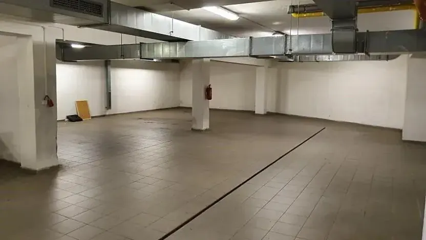 Pronájem garážového stání, Kladno, Dr. Vrbenského, 20 m2