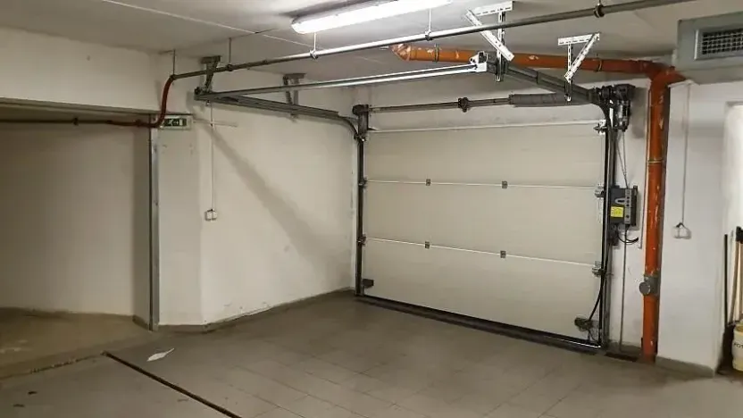 Pronájem garážového stání, Kladno, Dr. Vrbenského, 20 m2