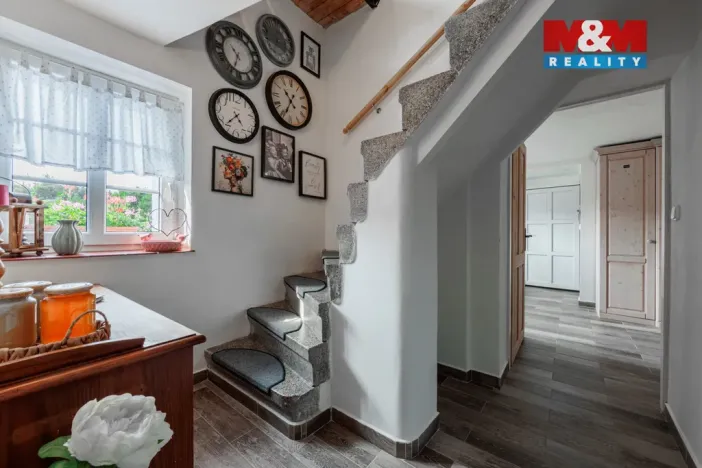 Prodej rodinného domu, Libá, 228 m2