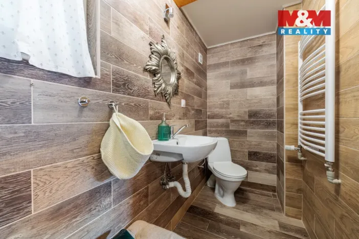 Prodej rodinného domu, Libá, 228 m2