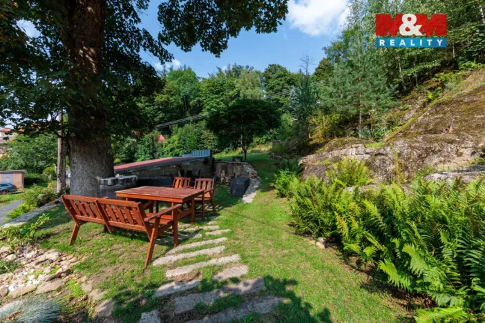 Prodej rodinného domu, Libá, 228 m2