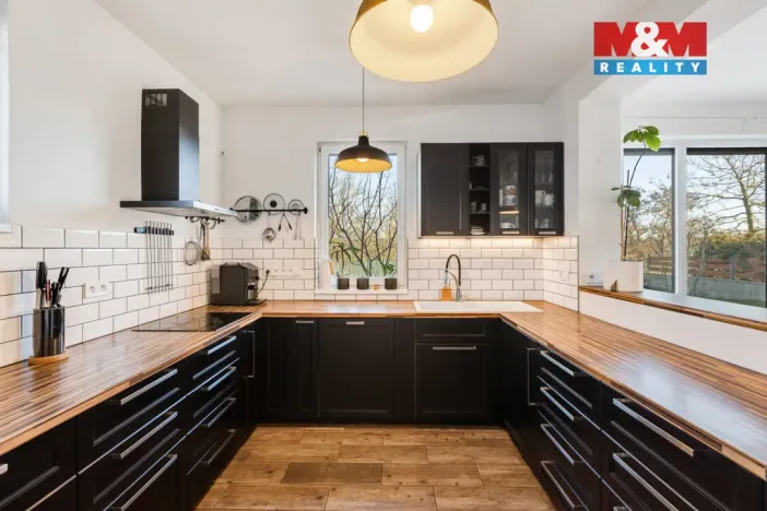 Pronájem rodinného domu, Bavoryně - U Vodojemu, 210 m2