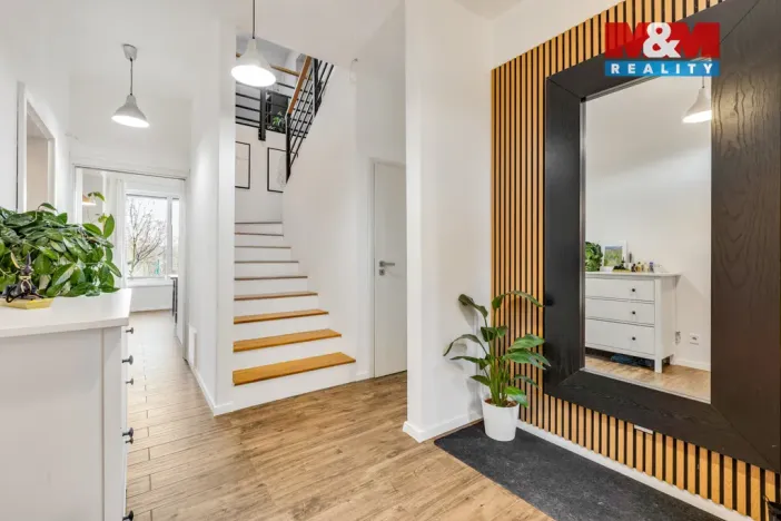 Pronájem rodinného domu, Bavoryně - U Vodojemu, 210 m2