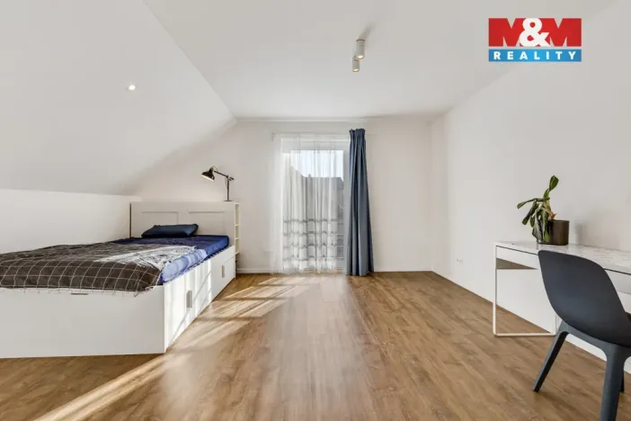 Pronájem rodinného domu, Bavoryně - U Vodojemu, 210 m2