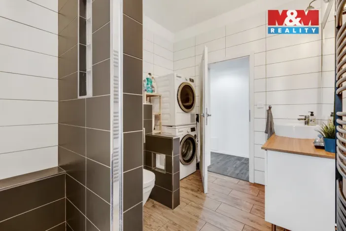 Pronájem rodinného domu, Bavoryně - U Vodojemu, 210 m2