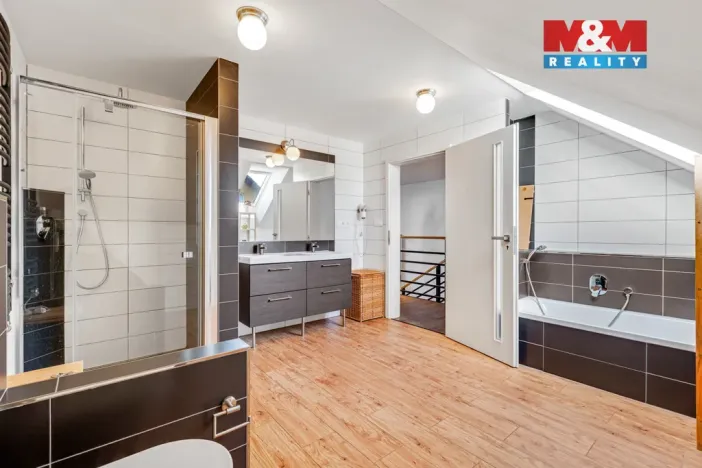 Pronájem rodinného domu, Bavoryně - U Vodojemu, 210 m2