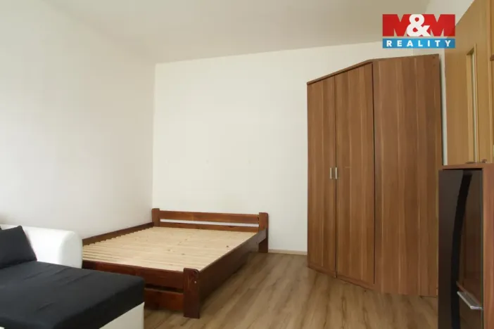 Pronájem bytu 1+1, Karlovy Vary - Bohatice, Lomená, 35 m2