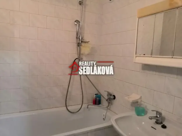 Prodej bytu 2+1, Děčín - Děčín VI-Letná, Školní, 57 m2