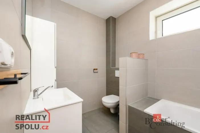 Prodej rodinného domu, Koloveč, nám. Svobody, 160 m2