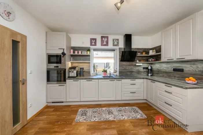 Prodej rodinného domu, Koloveč, nám. Svobody, 160 m2