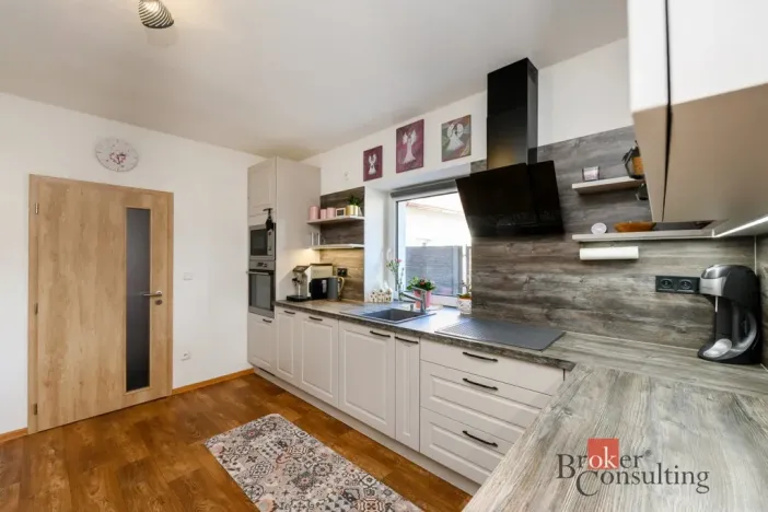 Prodej rodinného domu, Koloveč, nám. Svobody, 160 m2