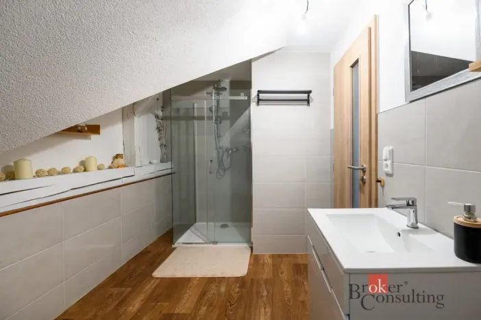 Prodej rodinného domu, Koloveč, nám. Svobody, 160 m2