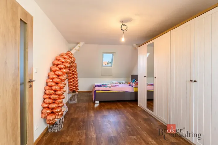 Prodej rodinného domu, Koloveč, nám. Svobody, 160 m2