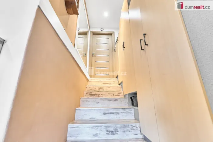 Prodej bytu 4+1, Karlovy Vary - Stará Role, Příčná, 92 m2