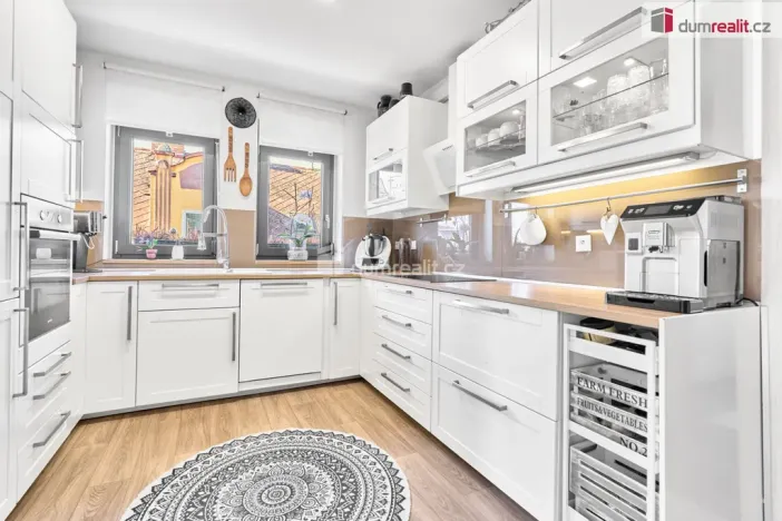 Prodej bytu 4+1, Karlovy Vary - Stará Role, Příčná, 92 m2