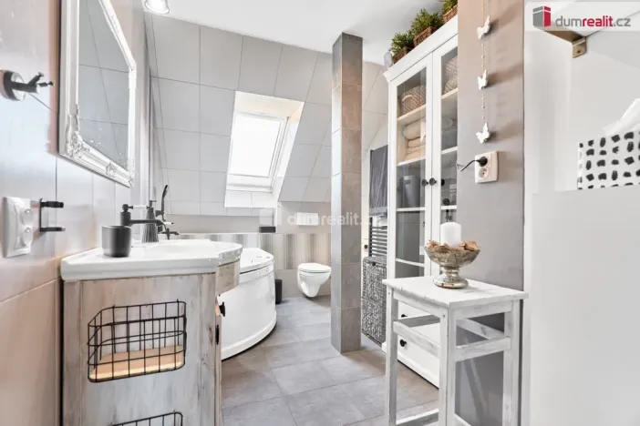 Prodej bytu 4+1, Karlovy Vary - Stará Role, Příčná, 92 m2