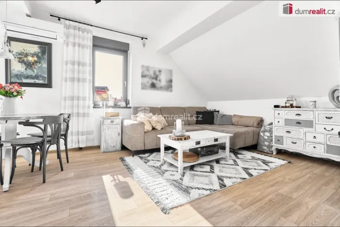 Prodej bytu 4+1, Karlovy Vary - Stará Role, Příčná, 92 m2