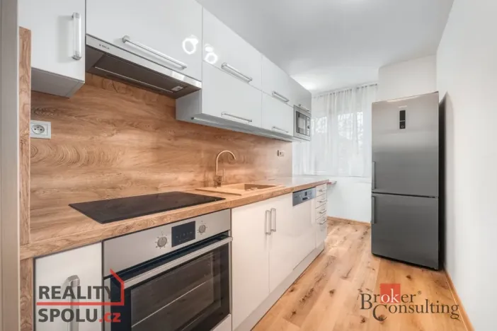 Prodej bytu 3+1, Plzeň - Doubravka, Železničářská, 77 m2