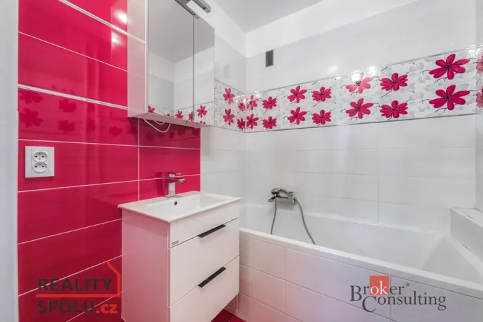 Prodej bytu 3+1, Plzeň - Doubravka, Železničářská, 77 m2