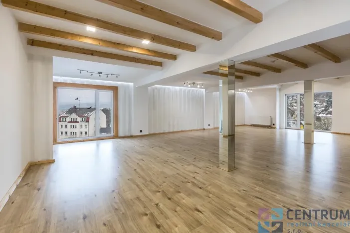 Pronájem obchodního prostoru, Jablonec nad Nisou, Pražská, 323 m2