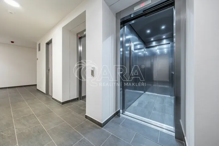 Pronájem bytu 1+kk, Praha - Hloubětín, Poděbradská, 39 m2