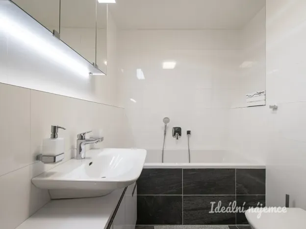 Pronájem bytu 3+kk, Praha - Holešovice, Sanderova, 97 m2