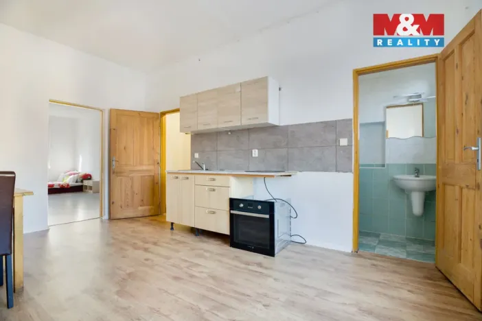 Prodej bytu 1+1, Chabařovice, Husovo náměstí, 59 m2