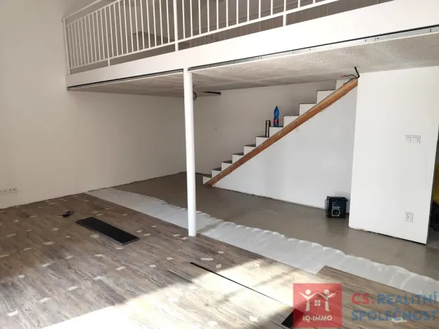 Pronájem obchodního prostoru, Znojmo, Vídeňská třída, 43 m2