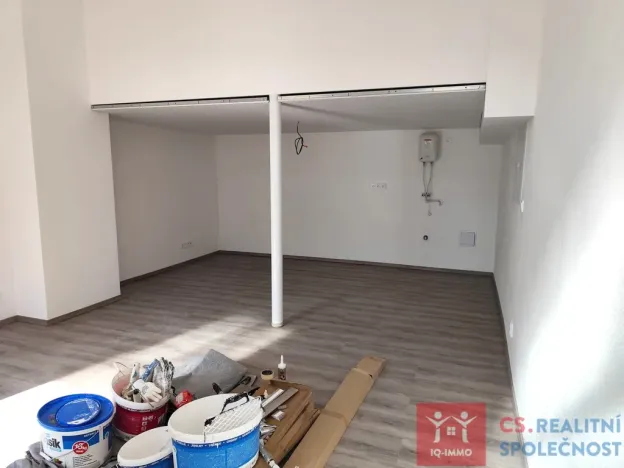 Pronájem obchodního prostoru, Znojmo, Vídeňská třída, 28 m2