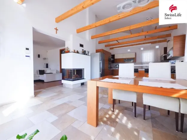 Prodej rodinného domu, Křídla, 250 m2