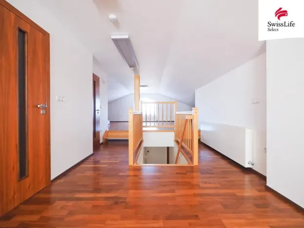 Prodej rodinného domu, Křídla, 250 m2