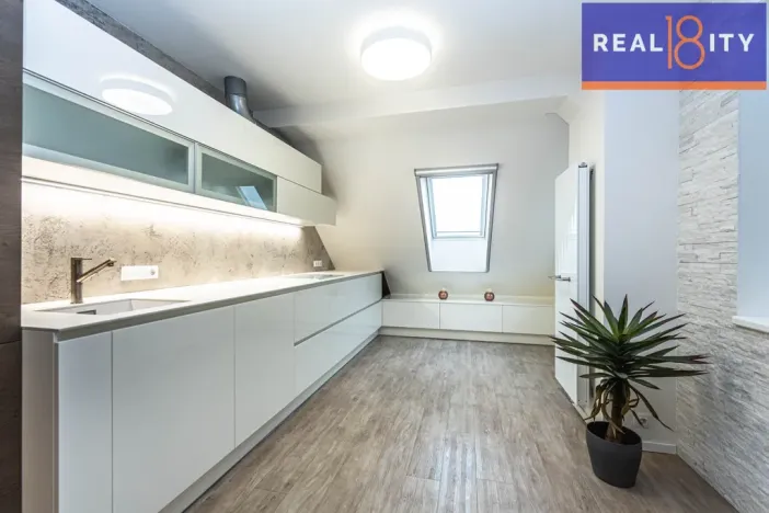 Prodej bytu 4+kk, Praha, Semilská, 139 m2