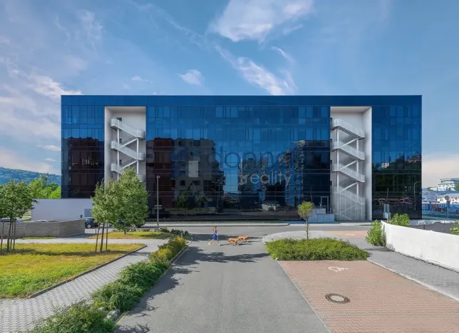 Pronájem kanceláře, Praha, Mezi vodami, 744 m2