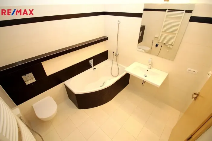 Pronájem bytu 4+kk, Praha - Hrdlořezy, Hrdlořezská, 99 m2