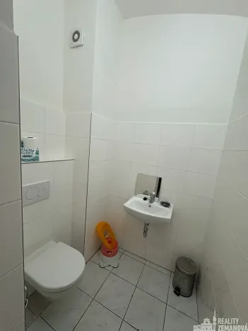 Pronájem kanceláře, Praha - Holešovice, Jirečkova, 240 m2