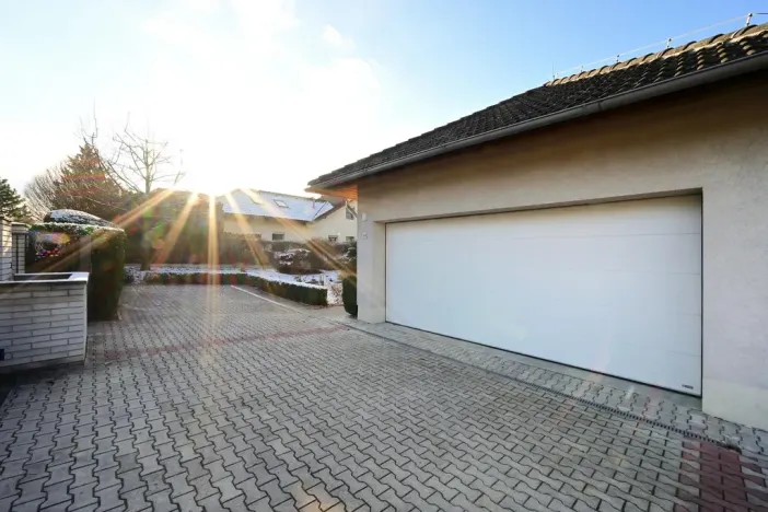 Pronájem rodinného domu, Popovičky, Na Skalce, 242 m2