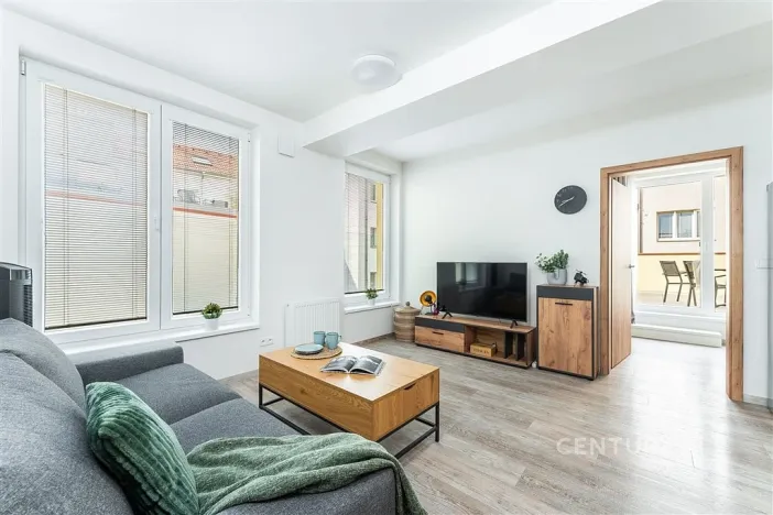 Pronájem bytu 2+kk, Praha, Plzeňská, 48 m2