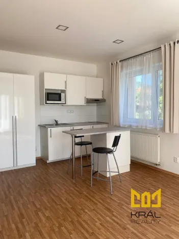 Pronájem bytu 1+kk, Praha - Uhříněves, náměstí Bratří Jandusů, 32 m2